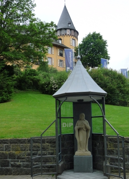 2014.6 HP DP Genoveva Statue